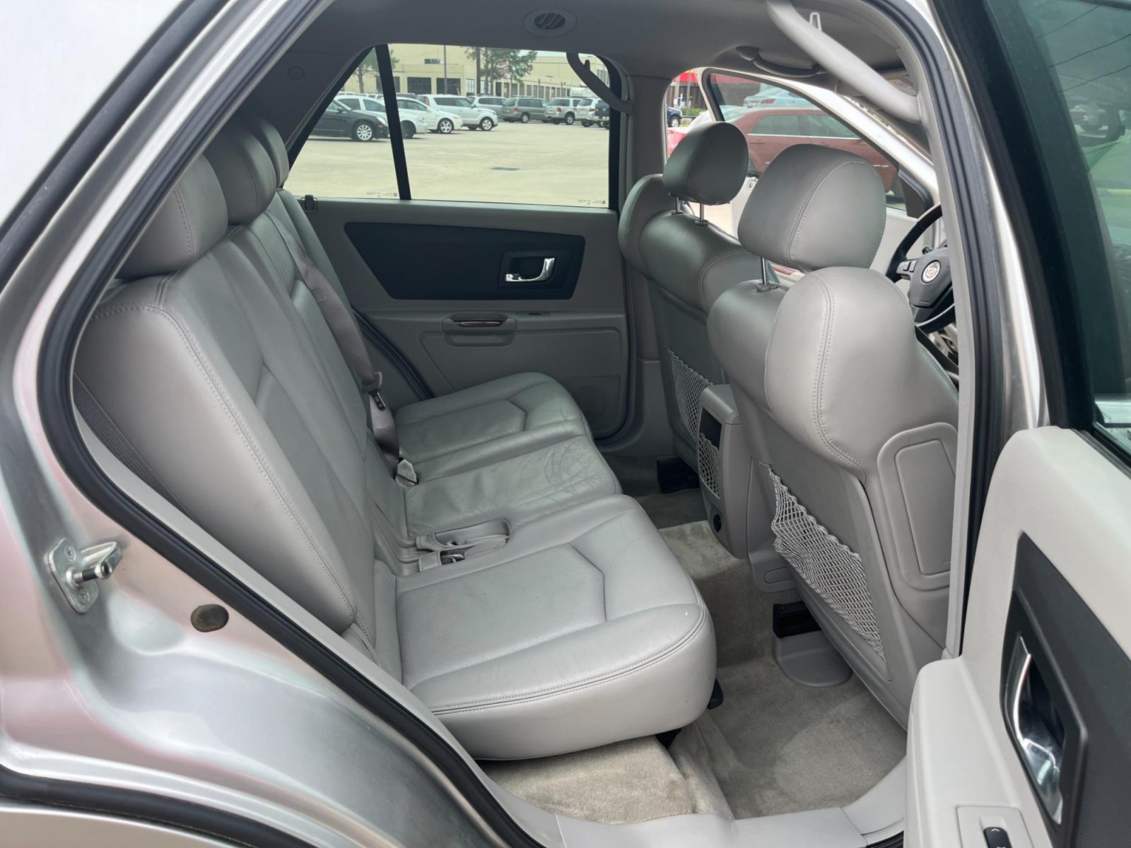 2004 SILVER /gray Cadillac SRX V6 (1GYDE637040) with an 3.6L V6 DOHC 24V engine, 5-Speed Automatic Overdrive transmission, located at 14700 Tomball Parkway 249, Houston, TX, 77086, (281) 444-2200, 29.928619, -95.504074 - Photo #12